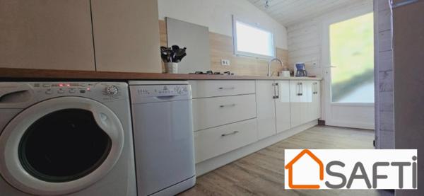 Maison  de ville de 60m² avec 2 chambres située en impasse à 400mètres des plages, de l'embarcadère et du centre ville