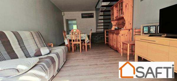 Maison  de ville de 60m² avec 2 chambres située en impasse à 400mètres des plages, de l'embarcadère et du centre ville