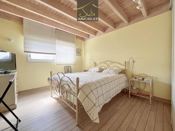 COUP DE COEUR ! Belle Propriété construction bois avec beaucoup de charme sur 1180m² de terrain.