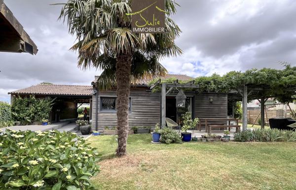 COUP DE COEUR ! Belle Propriété construction bois avec beaucoup de charme sur 1180m² de terrain.
