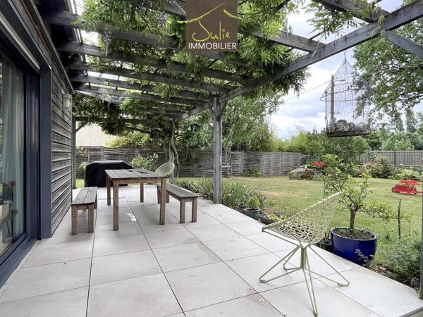 COUP DE COEUR ! Belle Propriété construction bois avec beaucoup de charme sur 1180m² de terrain.