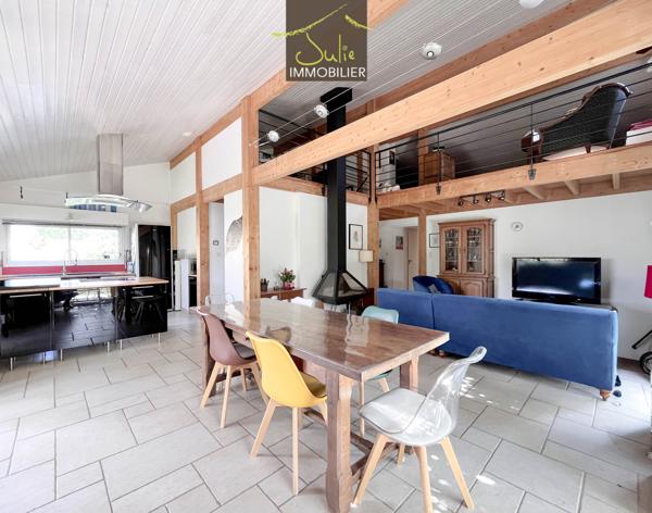 COUP DE COEUR ! Belle Propriété construction bois avec beaucoup de charme sur 1180m² de terrain.
