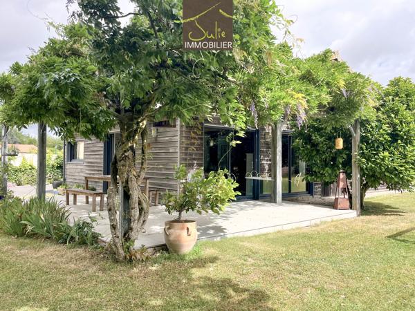 COUP DE COEUR ! Belle Propriété construction bois avec beaucoup de charme sur 1180m² de terrain.