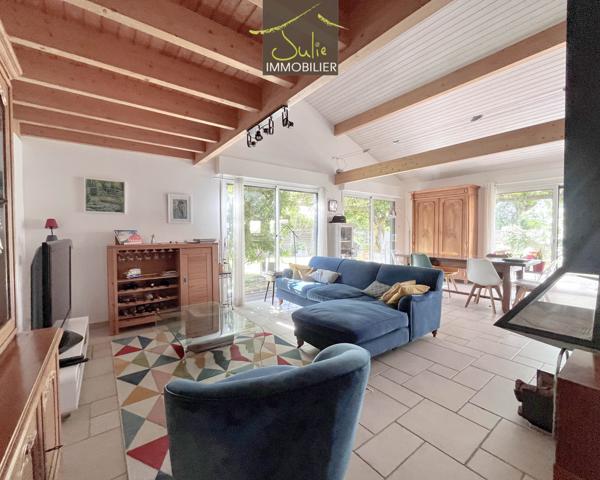 COUP DE COEUR ! Belle Propriété construction bois avec beaucoup de charme sur 1180m² de terrain.