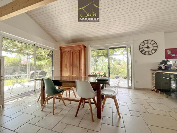 COUP DE COEUR ! Belle Propriété construction bois avec beaucoup de charme sur 1180m² de terrain.