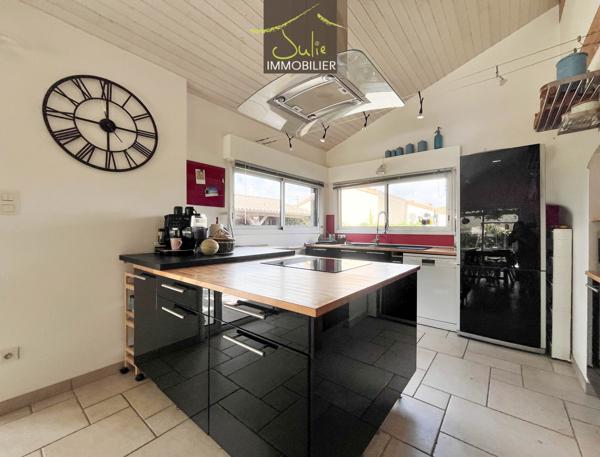 COUP DE COEUR ! Belle Propriété construction bois avec beaucoup de charme sur 1180m² de terrain.