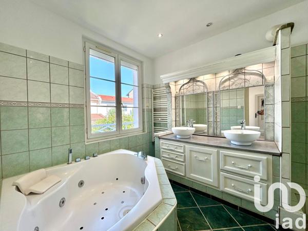 Maison à vendre 6 pièces 148 m² Décines-Charpieu