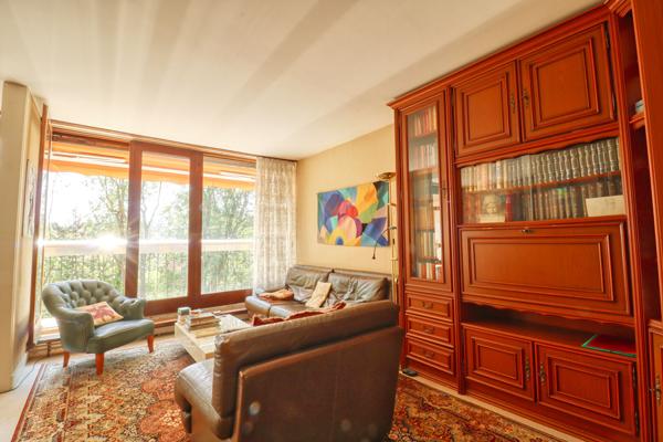 Appartement traversant 4 pièces 76 m² - Calme absolu au coeur d'une résidence familiale arborée