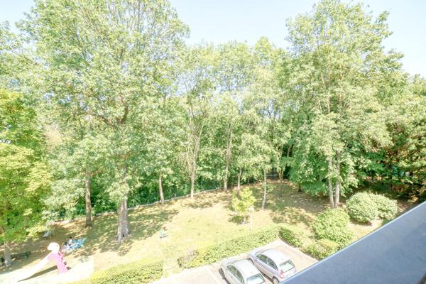Appartement traversant 4 pièces 76 m² - Calme absolu au coeur d'une résidence familiale arborée