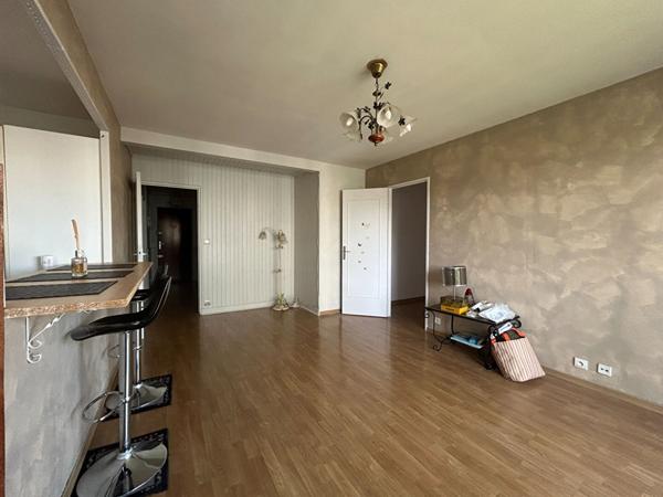 APPARTEMENT TYPE 2 - ASCENSEUR - CAUCRIAUVILLE