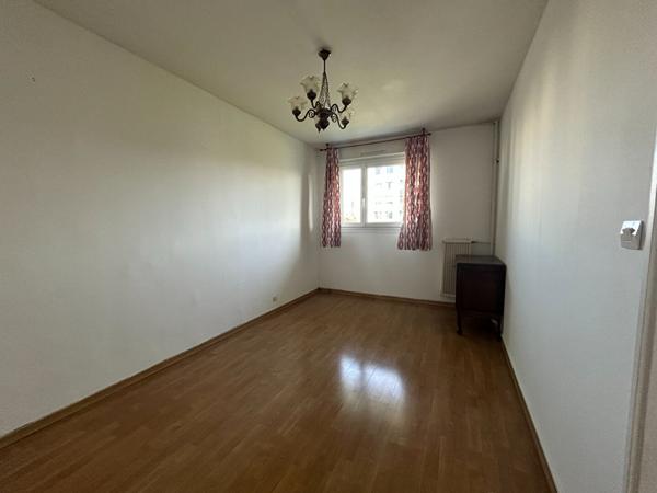 APPARTEMENT TYPE 2 - ASCENSEUR - CAUCRIAUVILLE