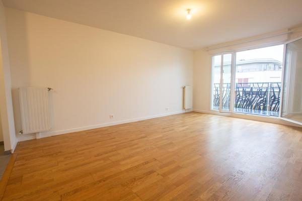 COEUR VILLAGE - SUPERBE 3 PIECES, BALCON, 2 PLACES DE PARKING, CAVE