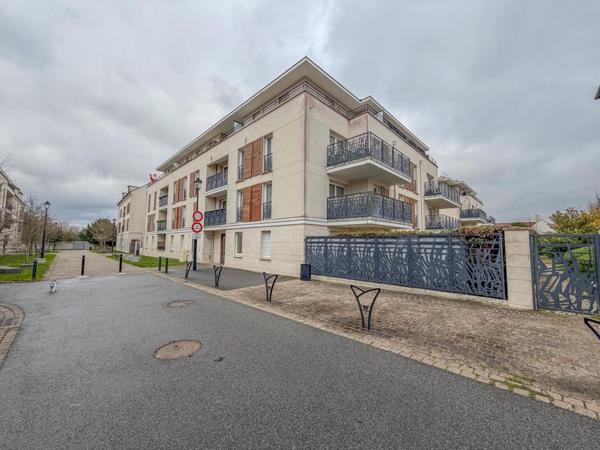 COEUR VILLAGE - SUPERBE 3 PIECES, BALCON, 2 PLACES DE PARKING, CAVE