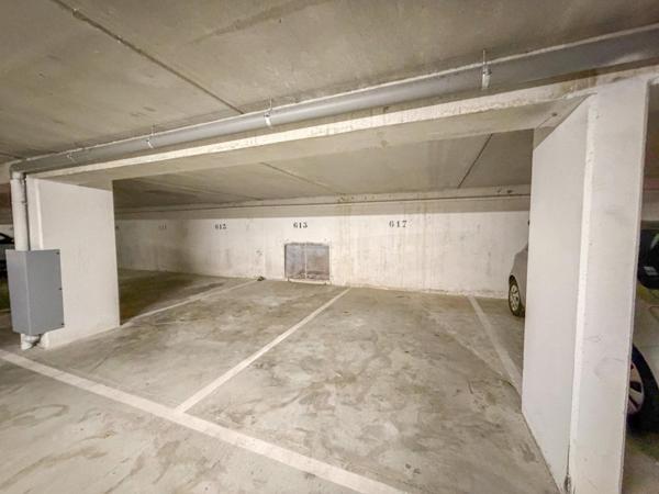 COEUR VILLAGE - SUPERBE 3 PIECES, BALCON, 2 PLACES DE PARKING, CAVE