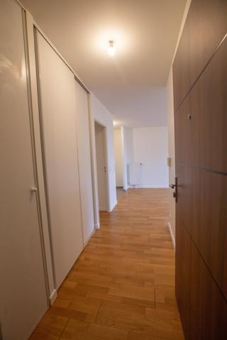 COEUR VILLAGE - SUPERBE 3 PIECES, BALCON, 2 PLACES DE PARKING, CAVE