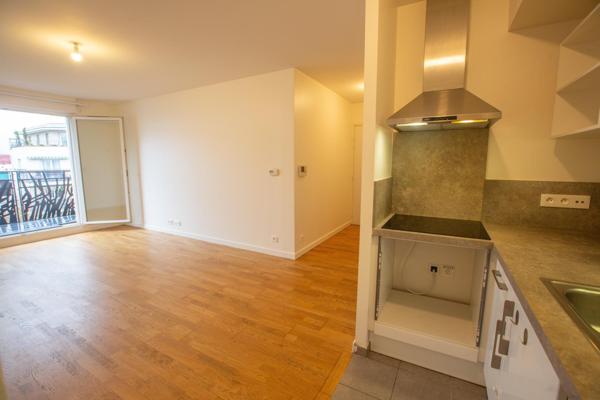 COEUR VILLAGE - SUPERBE 3 PIECES, BALCON, 2 PLACES DE PARKING, CAVE