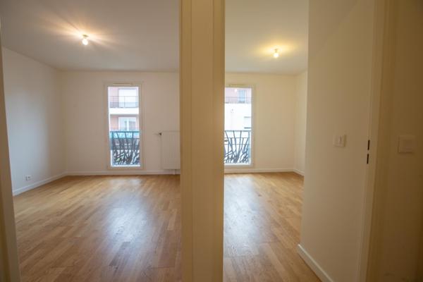 COEUR VILLAGE - SUPERBE 3 PIECES, BALCON, 2 PLACES DE PARKING, CAVE