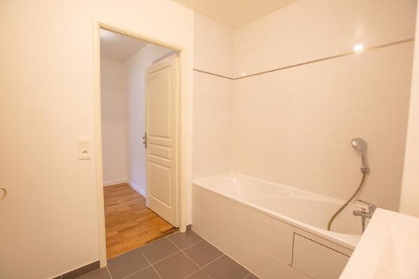 COEUR VILLAGE - SUPERBE 3 PIECES, BALCON, 2 PLACES DE PARKING, CAVE