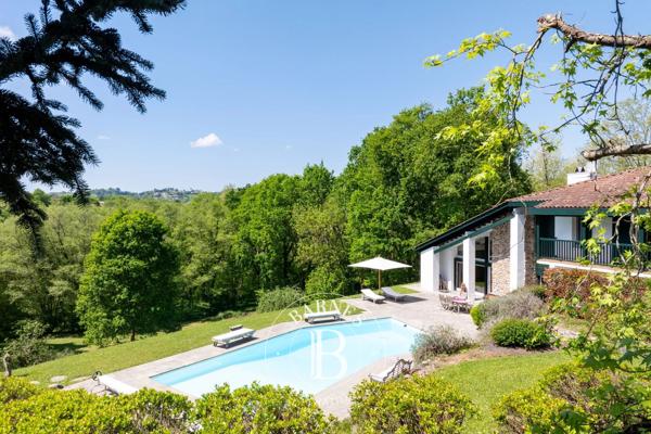 Mouguerre, Maison 4 Chambres -  292 m² à vendre