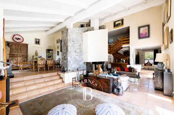 Mouguerre, Maison 4 Chambres -  292 m² à vendre
