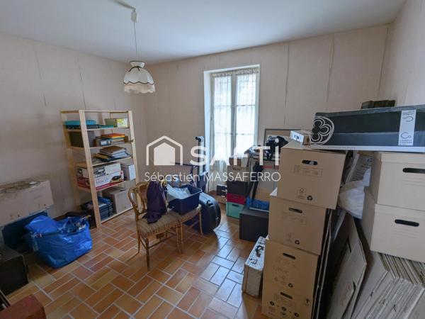 Maison à rénover avec garage, cave et dépendance