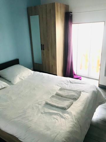 Immeuble à vendre LA GUERCHE SUR L'AUBOIS (18)