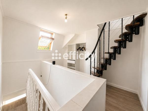 Maison
         4 pièces
        - 94 m² 207 000 € *