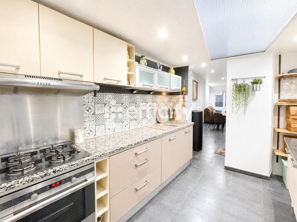 Maison
         4 pièces
        - 94 m² 207 000 € *