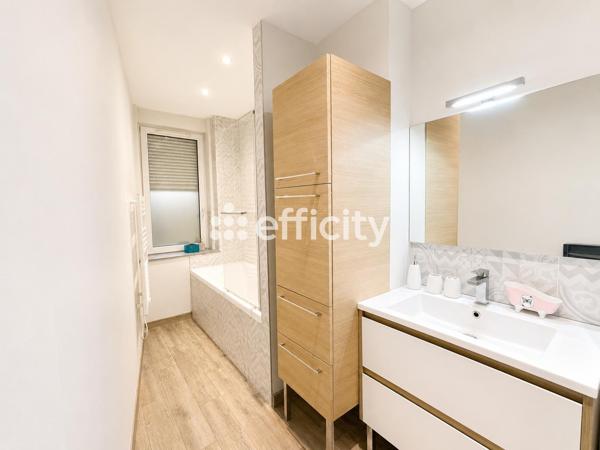 Maison
         4 pièces
        - 94 m² 207 000 € *