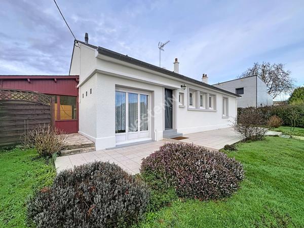 A vendre - Maison à Champigne de 83m2, deux chambres et grand terrain de 900m2