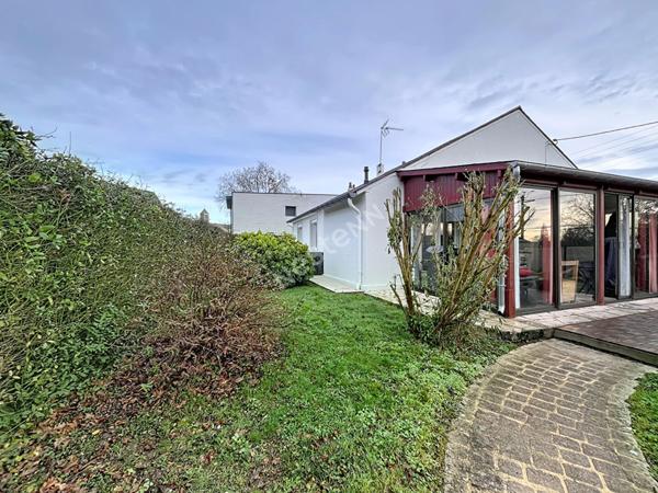 A vendre - Maison à Champigne de 83m2, deux chambres et grand terrain de 900m2