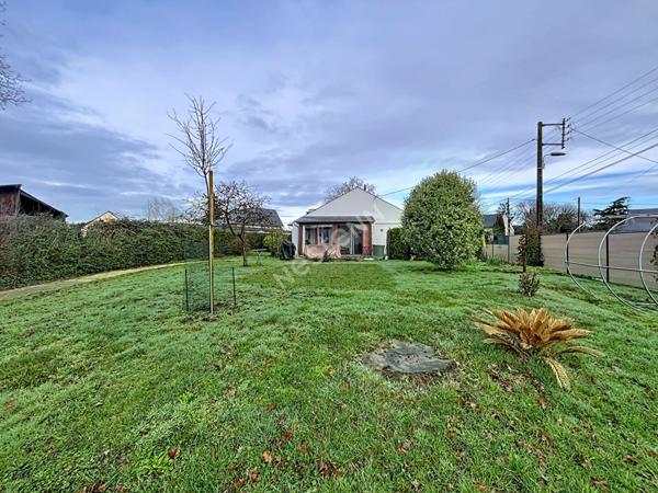 A vendre - Maison à Champigne de 83m2, deux chambres et grand terrain de 900m2