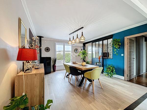 A vendre - Maison à Champigne de 83m2, deux chambres et grand terrain de 900m2