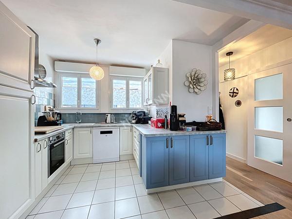 A vendre - Maison à Champigne de 83m2, deux chambres et grand terrain de 900m2