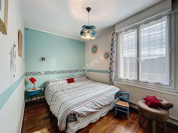 A vendre - Maison à Champigne de 83m2, deux chambres et grand terrain de 900m2