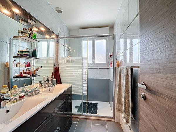 A vendre - Maison à Champigne de 83m2, deux chambres et grand terrain de 900m2