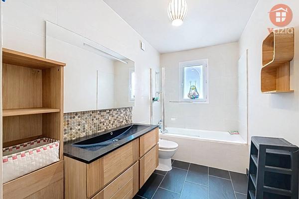 Appartement à vendre - Suresnes 5 pièces de 100.75 m²