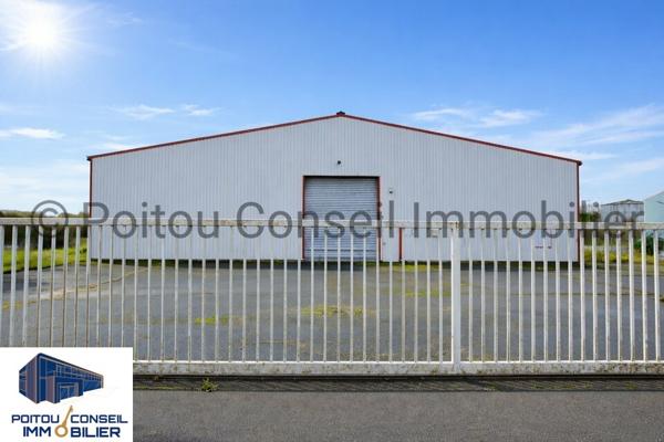 ZONE ARTISANALE ET INDUSTRIELLE LA CRECHE STOCKAGE D’ENVIRON 860m2