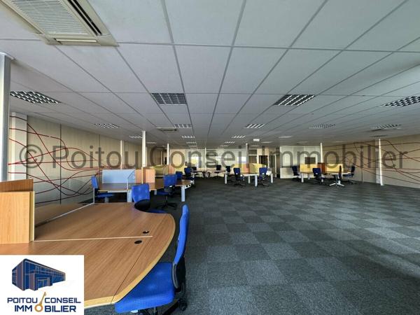 A LOUER LOCAL BUREAUX AVEC VISIBILITE ZONE ECHIRE PROCHE NIORT 376m2 AVEC PARKINGS PROCHE PEAGE AUTOROUTE A83