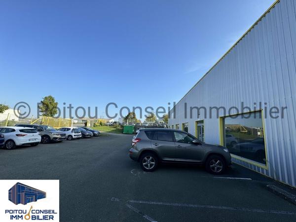 A LOUER LOCAL BUREAUX AVEC VISIBILITE ZONE ECHIRE PROCHE NIORT 376m2 AVEC PARKINGS PROCHE PEAGE AUTOROUTE A83