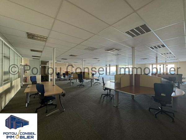 A LOUER LOCAL BUREAUX AVEC VISIBILITE ZONE ECHIRE PROCHE NIORT 376m2 AVEC PARKINGS PROCHE PEAGE AUTOROUTE A83