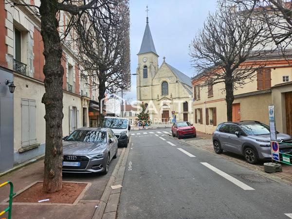 Quartier Saint Etienne: à côté du métro Mairie d'Issy, des commerces et des écoles