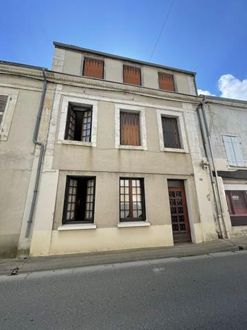 Vente Maison120 m² - 5 Pièces - LIGNIERES (18160)