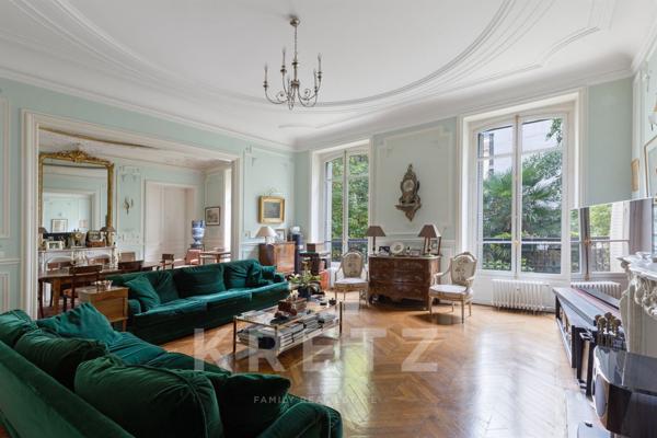 Appartement de réception proche du Parc Monceau et de la Mairie du 8ème