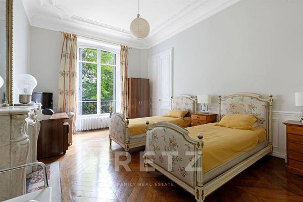 Appartement de réception proche du Parc Monceau et de la Mairie du 8ème