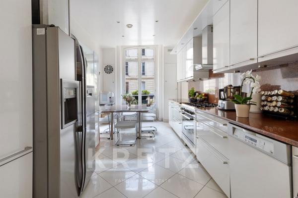 Appartement de réception proche du Parc Monceau et de la Mairie du 8ème