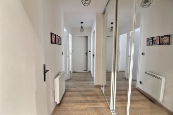 Appartement 3 pieces 63m² avec balcon - deux places de parking - cave