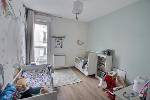 Appartement 3 pieces 63m² avec balcon - deux places de parking - cave