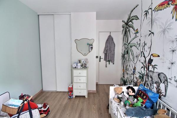 Appartement 3 pieces 63m² avec balcon - deux places de parking - cave