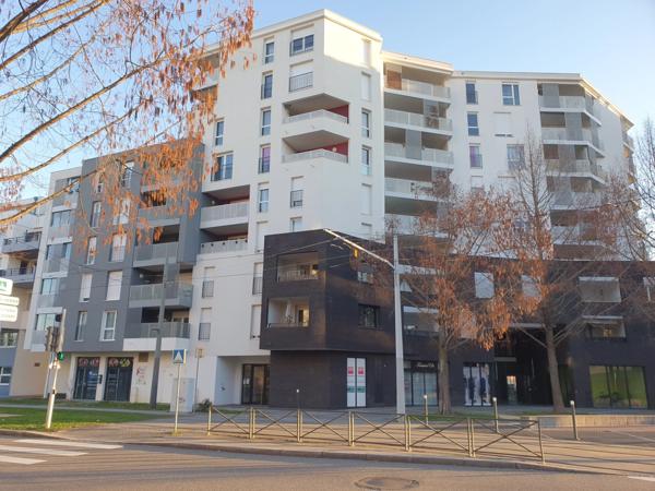 Au calme dans un cadre agréable avec une vue dégagée.